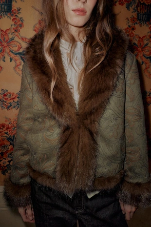 Короткое двустороннее пальто с вышивкой- Заказать в России