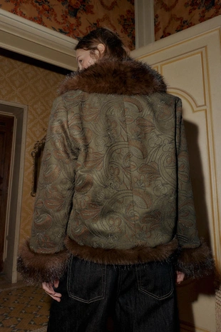 Короткое двустороннее пальто с вышивкой- Заказать в России