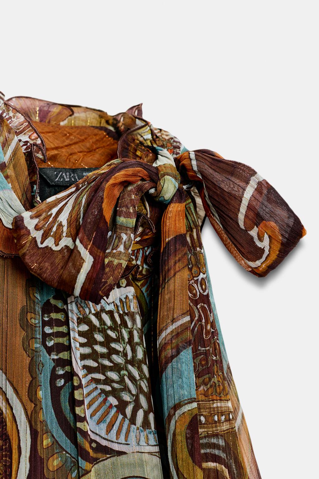 ТОП АСИММЕТРИЧНОГО КРОЯ С МЕТАЛЛИЗИРОВАННОЙ НИТЬЮ И ПРИНТОМ