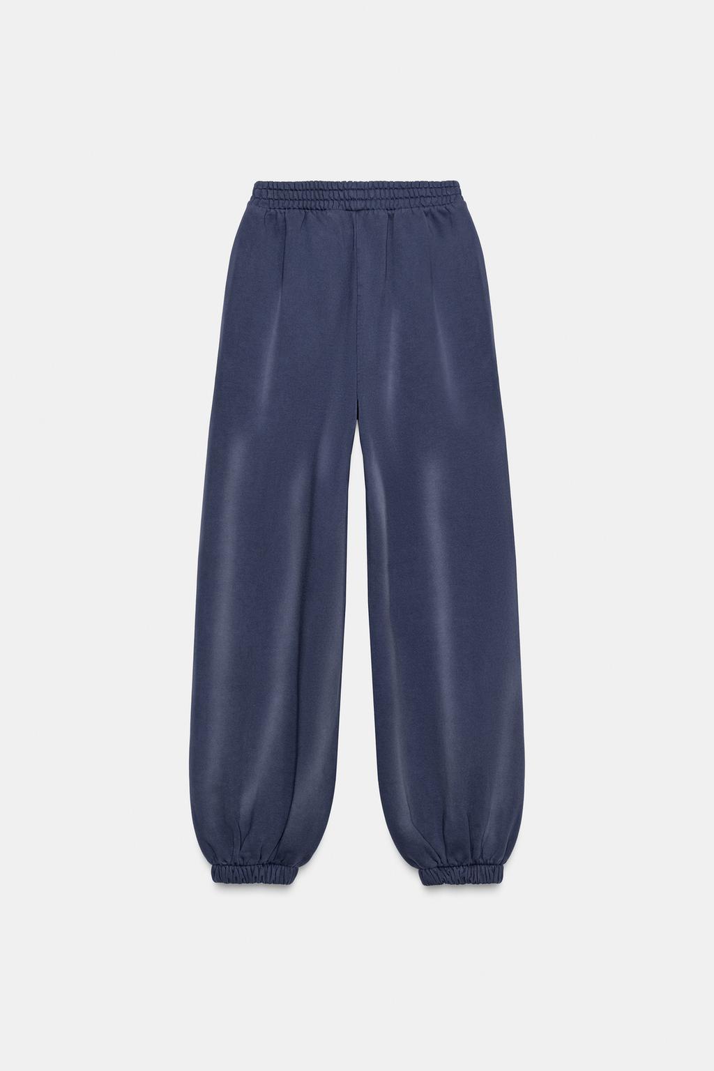 ДЖОГГЕРЫ ИЗ ТКАНИ С ЭФФЕКТОМ ПОТЕРТОСТИ С ЗАКЛЕПКАМИ