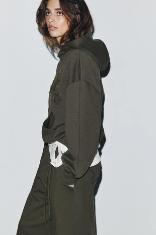 Dark brown | 4174/032/716 - Zara Толстовка с эффектом потертости, звездами и заклепками