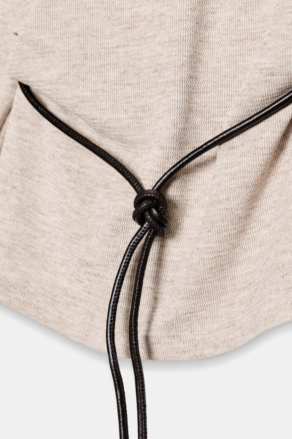 ТОП ИЗ РЕЛЬЕФНОЙ ТКАНИ С ПОЯСОМ