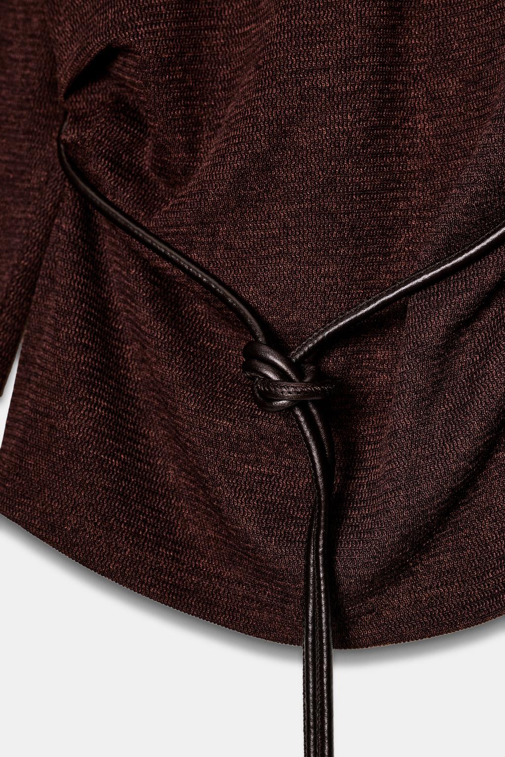 ТОП ИЗ РЕЛЬЕФНОЙ ТКАНИ С ПОЯСОМ