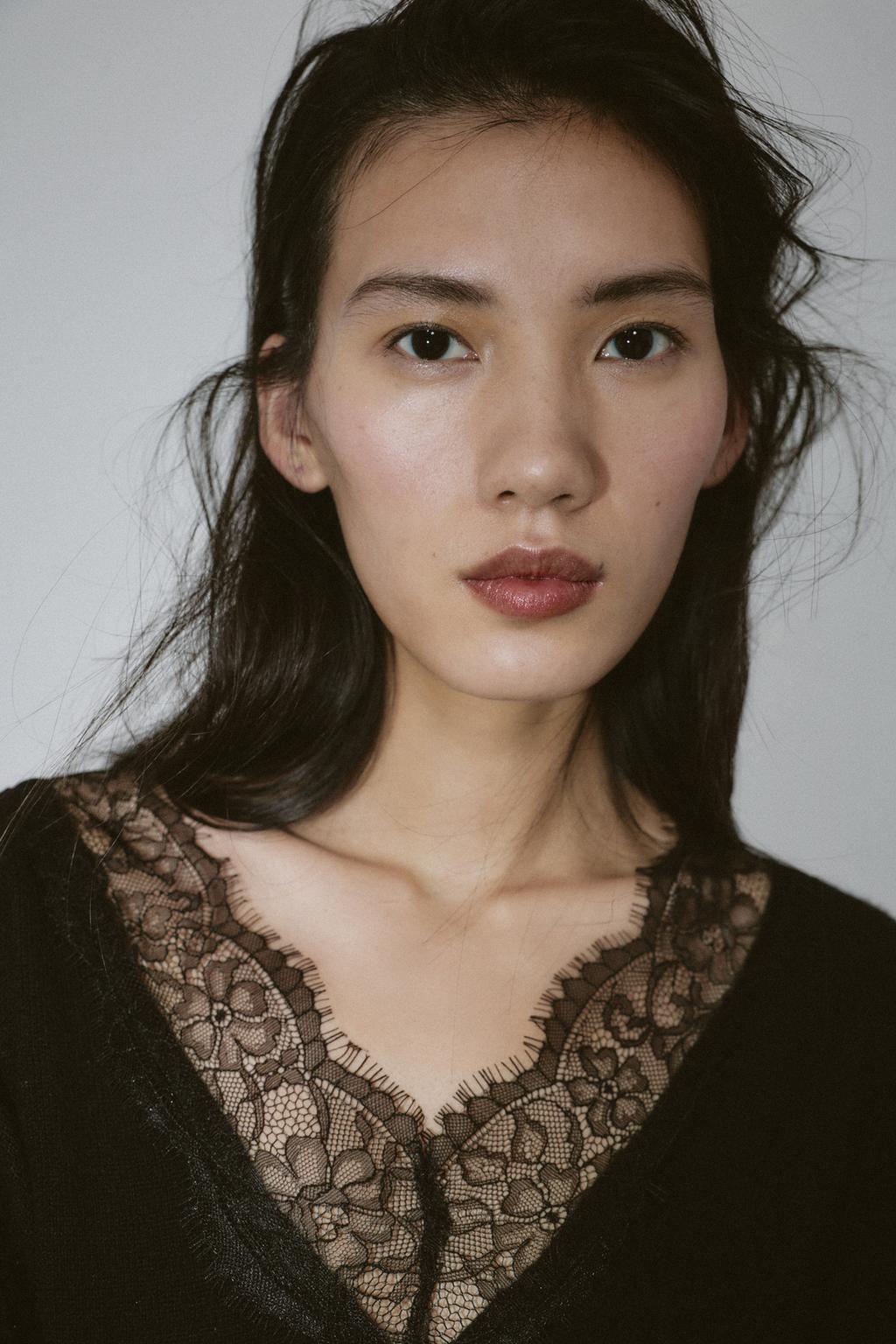 ДЖЕМПЕР С КРУЖЕВНОЙ ОТДЕЛКОЙ