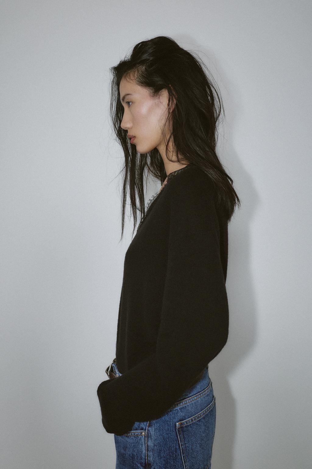 ДЖЕМПЕР С КРУЖЕВНОЙ ОТДЕЛКОЙ