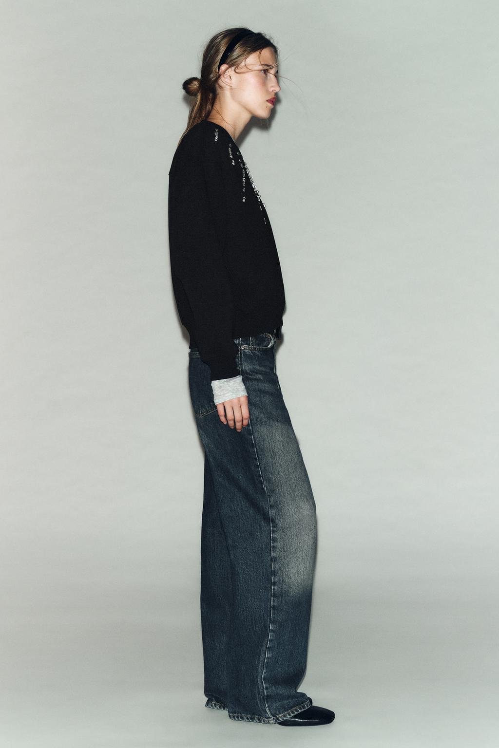 ТОЛСТОВКА С УКРАШЕНИЯМИ СПЕРЕДИ