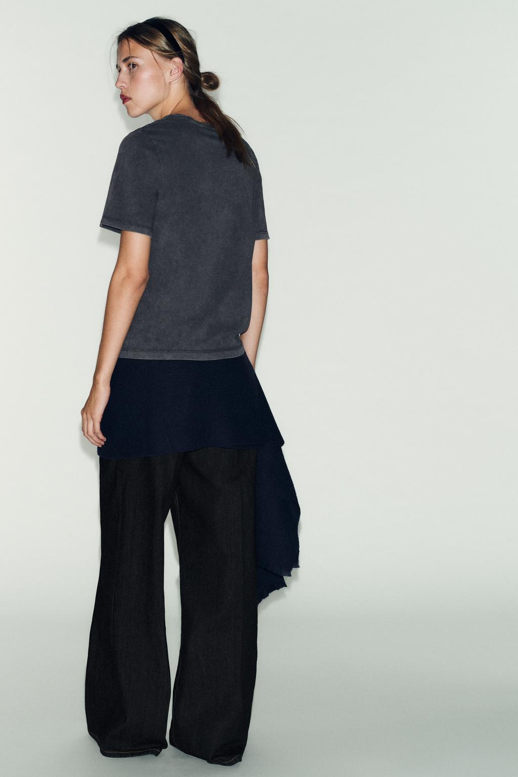 ФУТБОЛКА ИЗ ТКАНИ С ЭФФЕКТОМ ПОТЕРТОСТИ СО СТРАЗАМИ