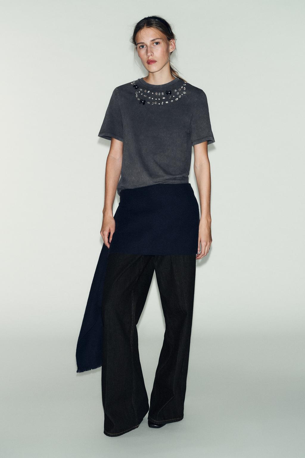 ФУТБОЛКА ИЗ ТКАНИ С ЭФФЕКТОМ ПОТЕРТОСТИ СО СТРАЗАМИ