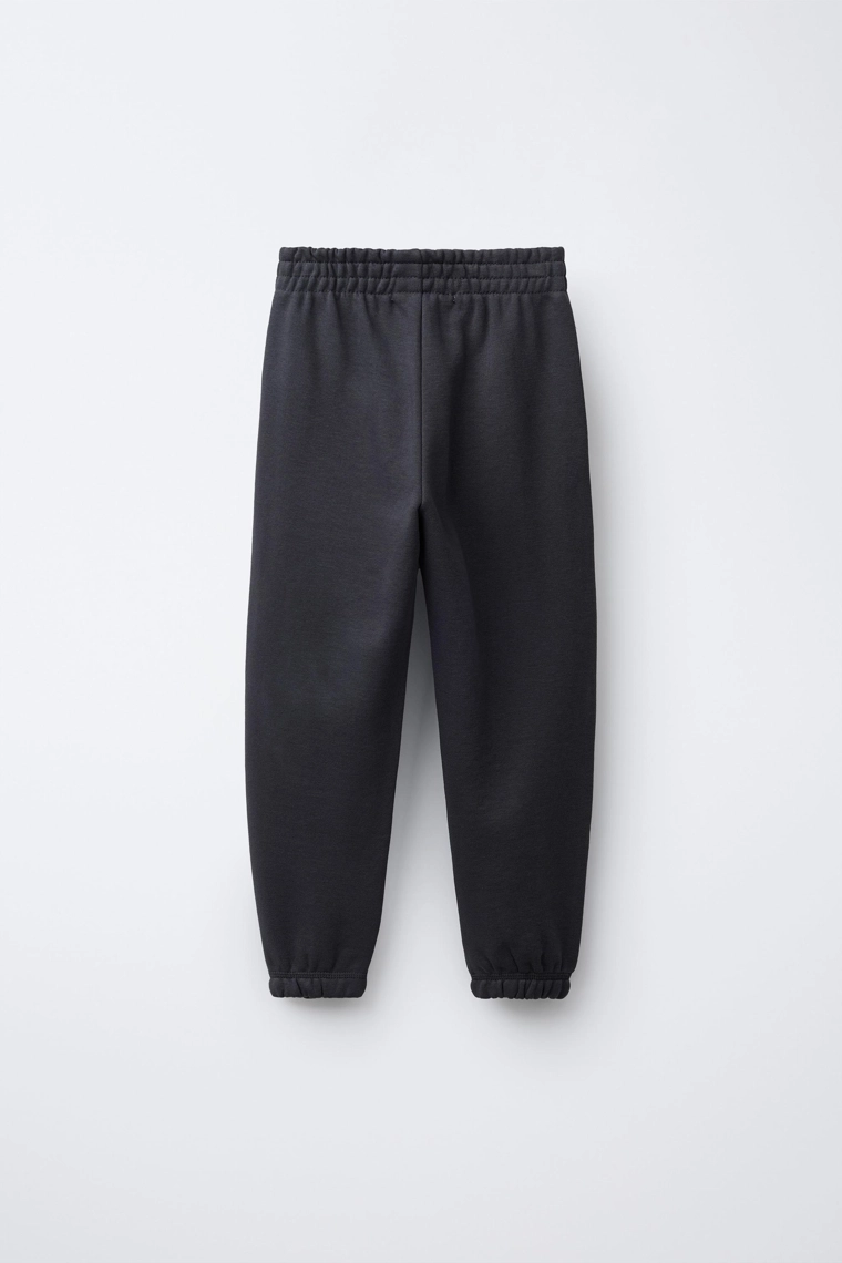 Две пары джоггеров с начесом