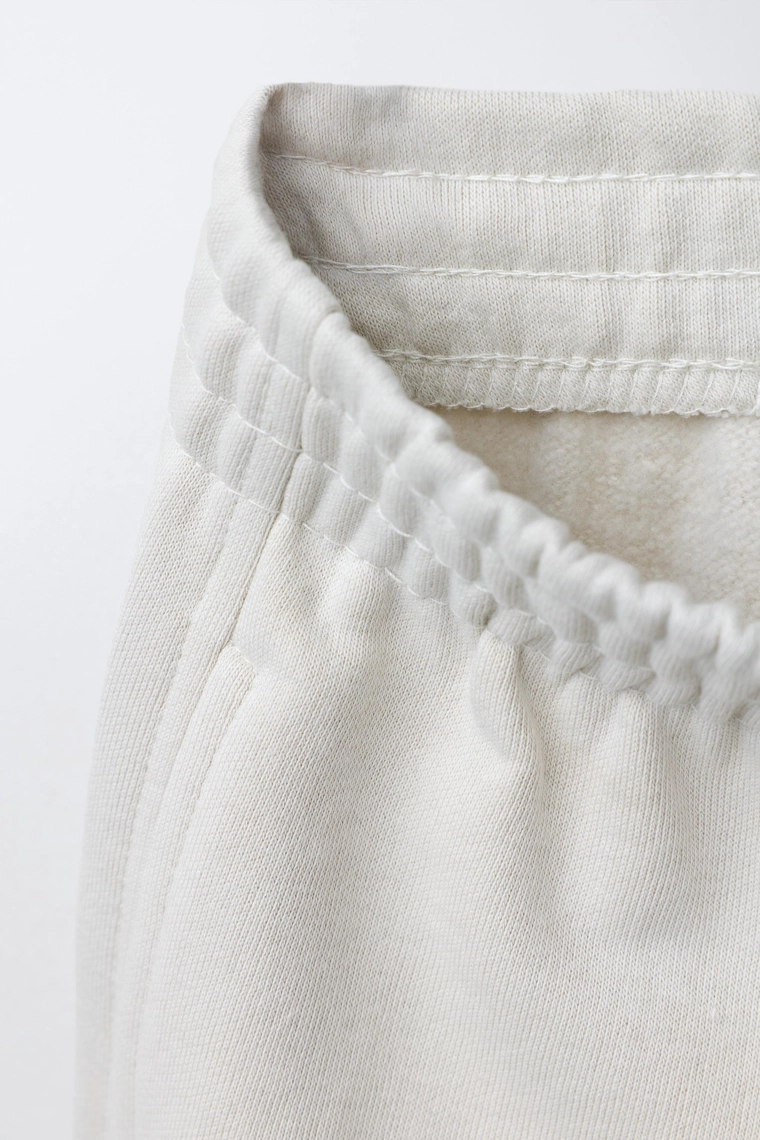 Две пары джоггеров с начесом