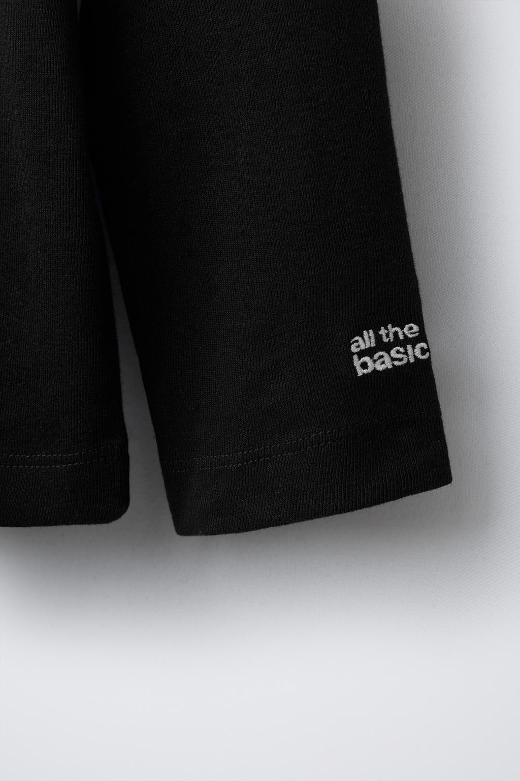 ФУТБОЛКА С ВОРОТНИКОМ-СТОЙКОЙ И ВЫШИВКОЙ