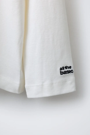 Футболка с воротником-стойкой и вышивкой- Заказать в России