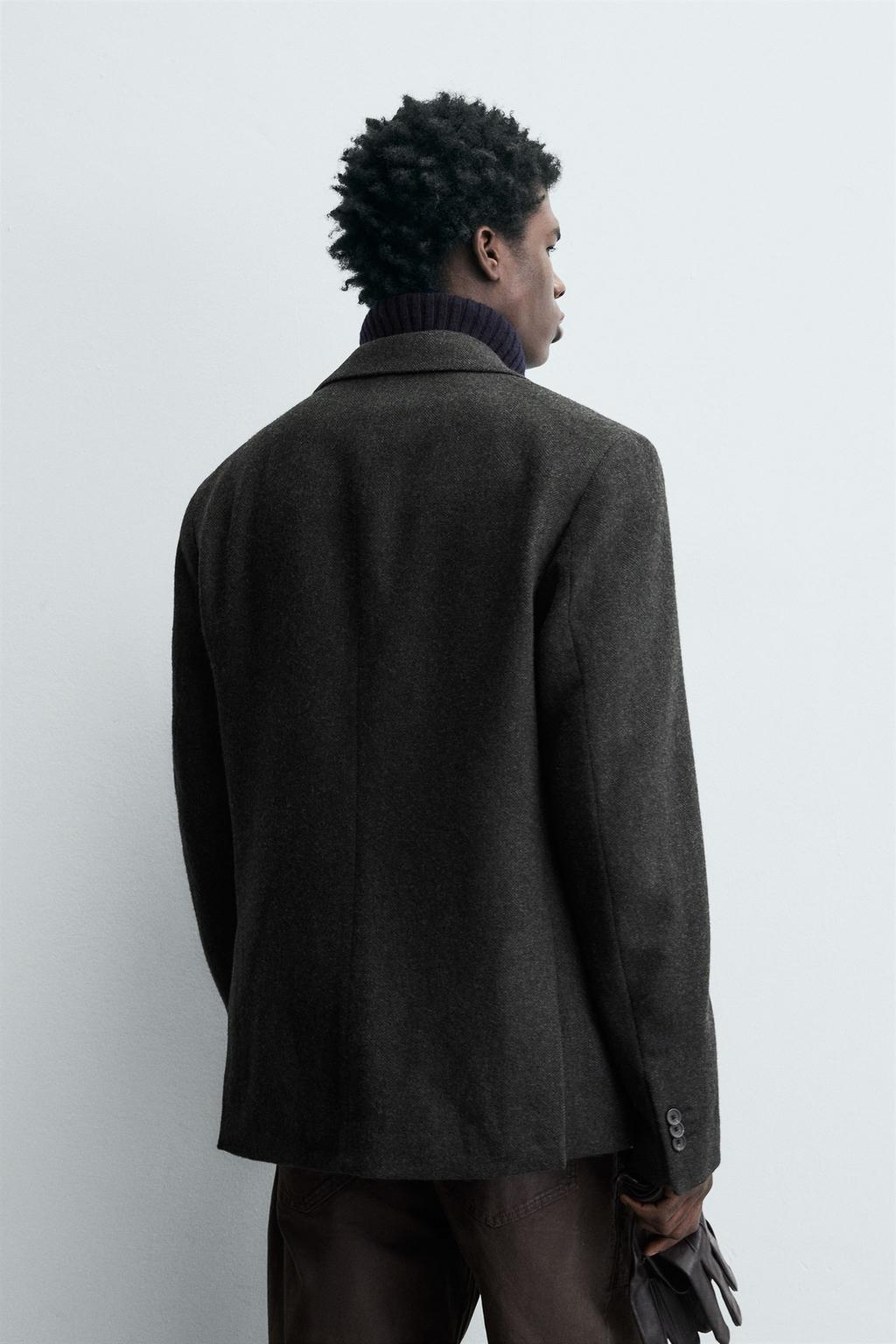 БЛЕЙЗЕР ИЗ РЕЛЬЕФНОЙ ТКАНИ В ЕЛОЧКУ