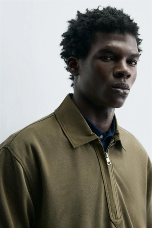 Поло из рельефного пике с эффектом потертости- Заказать в России