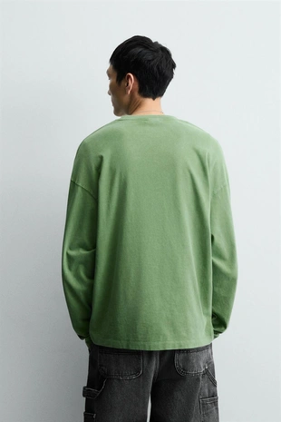 Футболка с надписями и эффектом потертости- Заказать в России