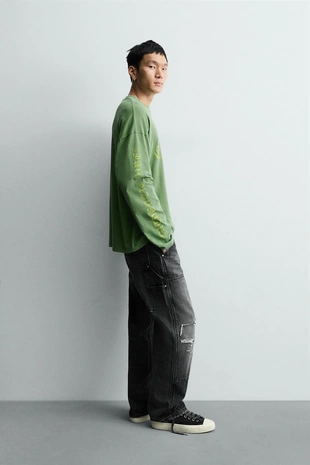 Футболка с надписями и эффектом потертости- Заказать в России