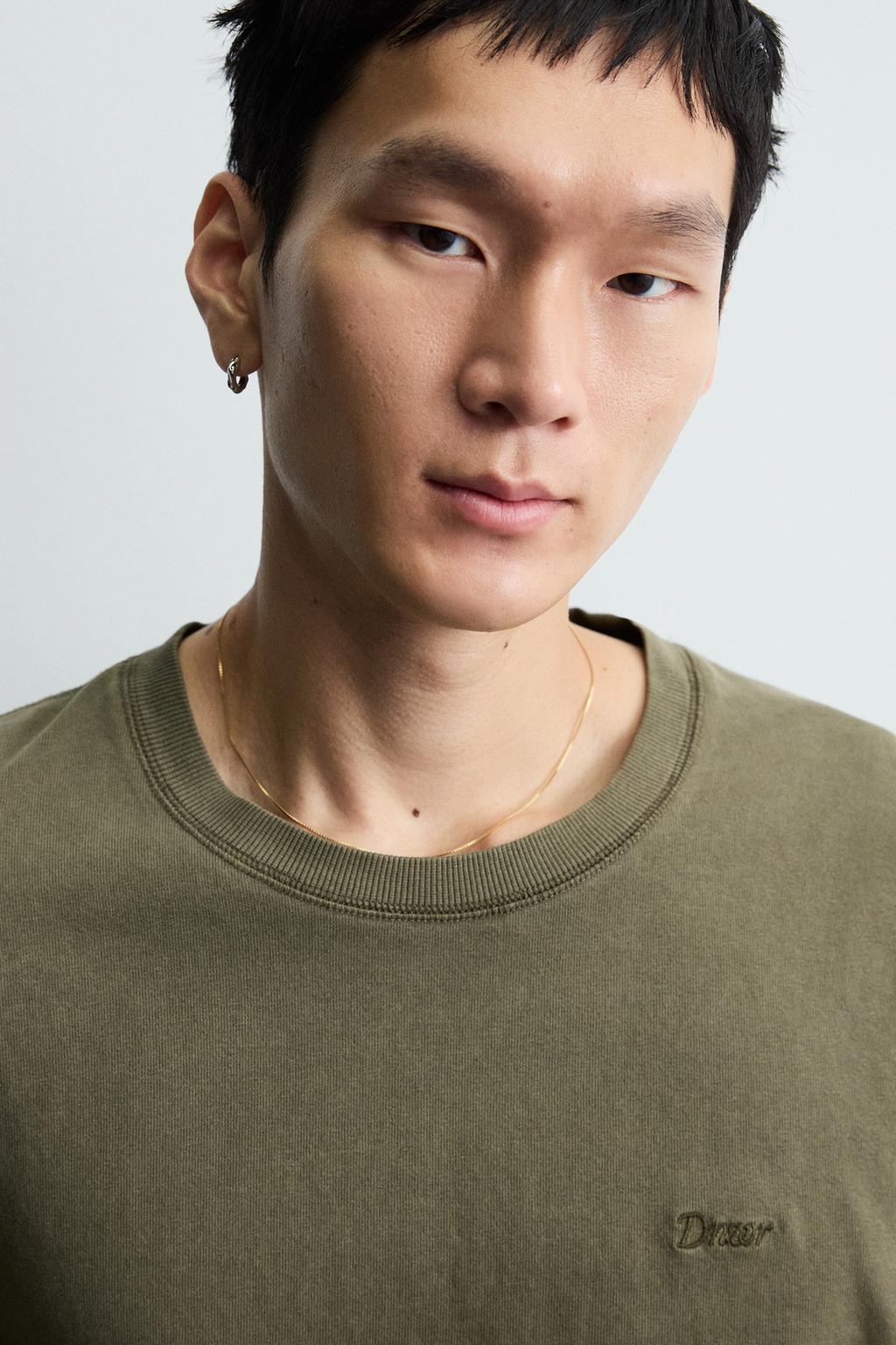 ФУТБОЛКА С ЭФФЕКТОМ ПОТЕРТОСТИ И РЕЛЬЕФНОЙ ТКАНИ