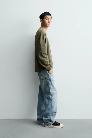 Футболка с эффектом потертости и рельефной ткани