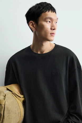 Футболка с эффектом потертости из рельефной ткани- Заказать в России