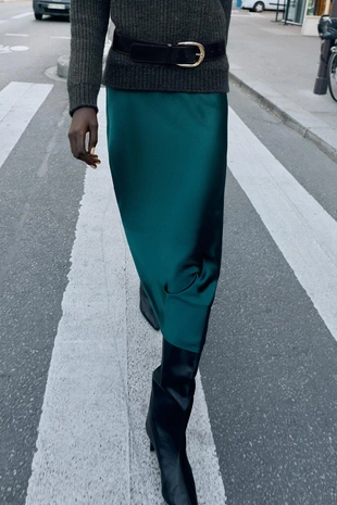 Атласная юбка миди