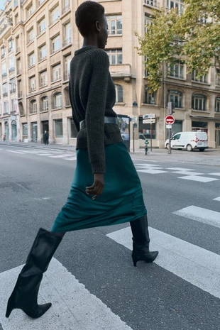 Атласная юбка миди