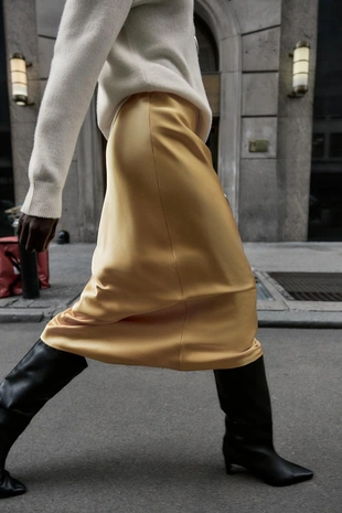 Атласная юбка миди