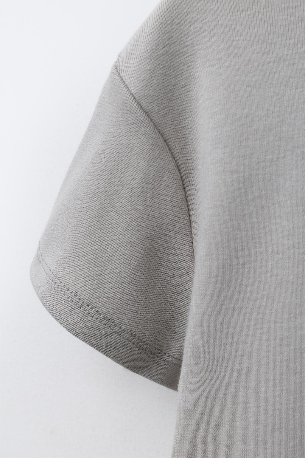 ФУТБОЛКА С РЕЛЬЕФНЫМ ТЕКСТОМ «ВЕРХОВАЯ ЕЗДА»