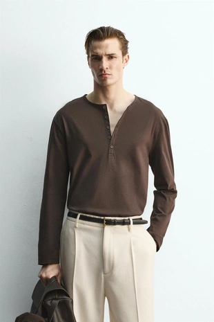 Футболка с воротником на пуговицах — LIMITED EDITION- Заказать в России