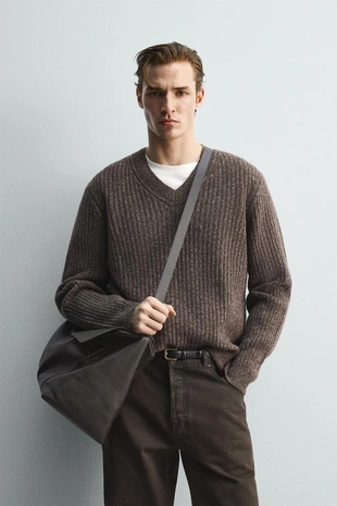 Джемпер в рубчик с V-образным вырезом — LIMITED EDITION- Заказать в России