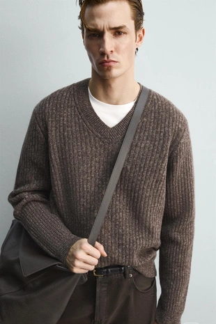 Джемпер в рубчик с V-образным вырезом — LIMITED EDITION- Заказать в России