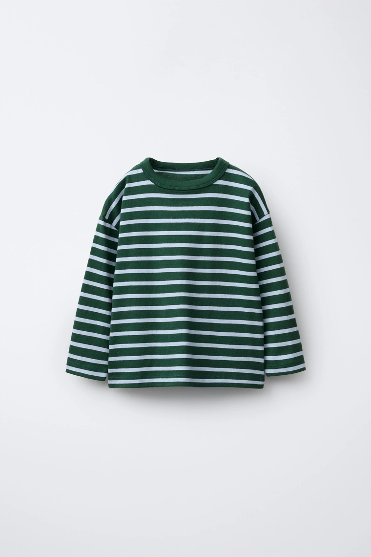 Набор из двух футболок в однотонном и полосатом дизайне