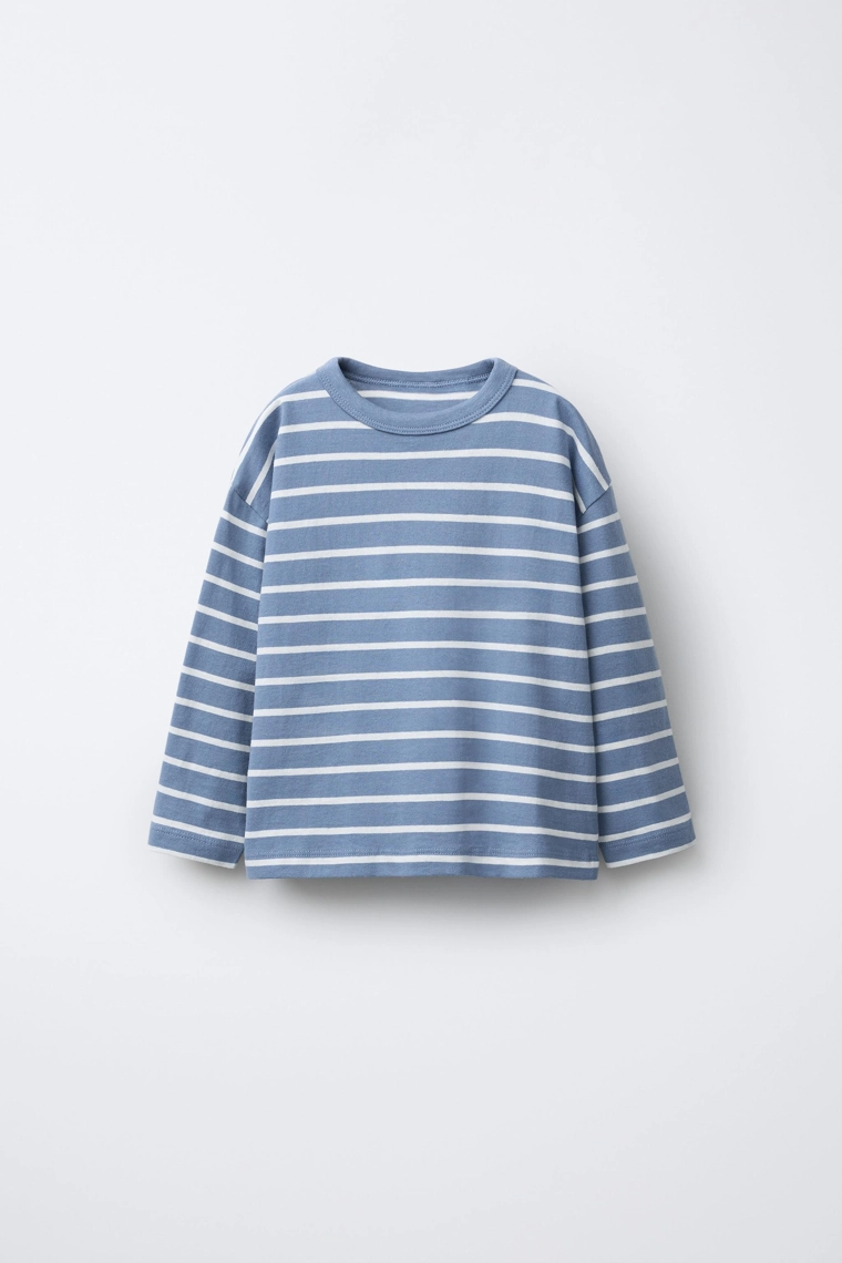 Набор из двух футболок в однотонном и полосатом дизайне