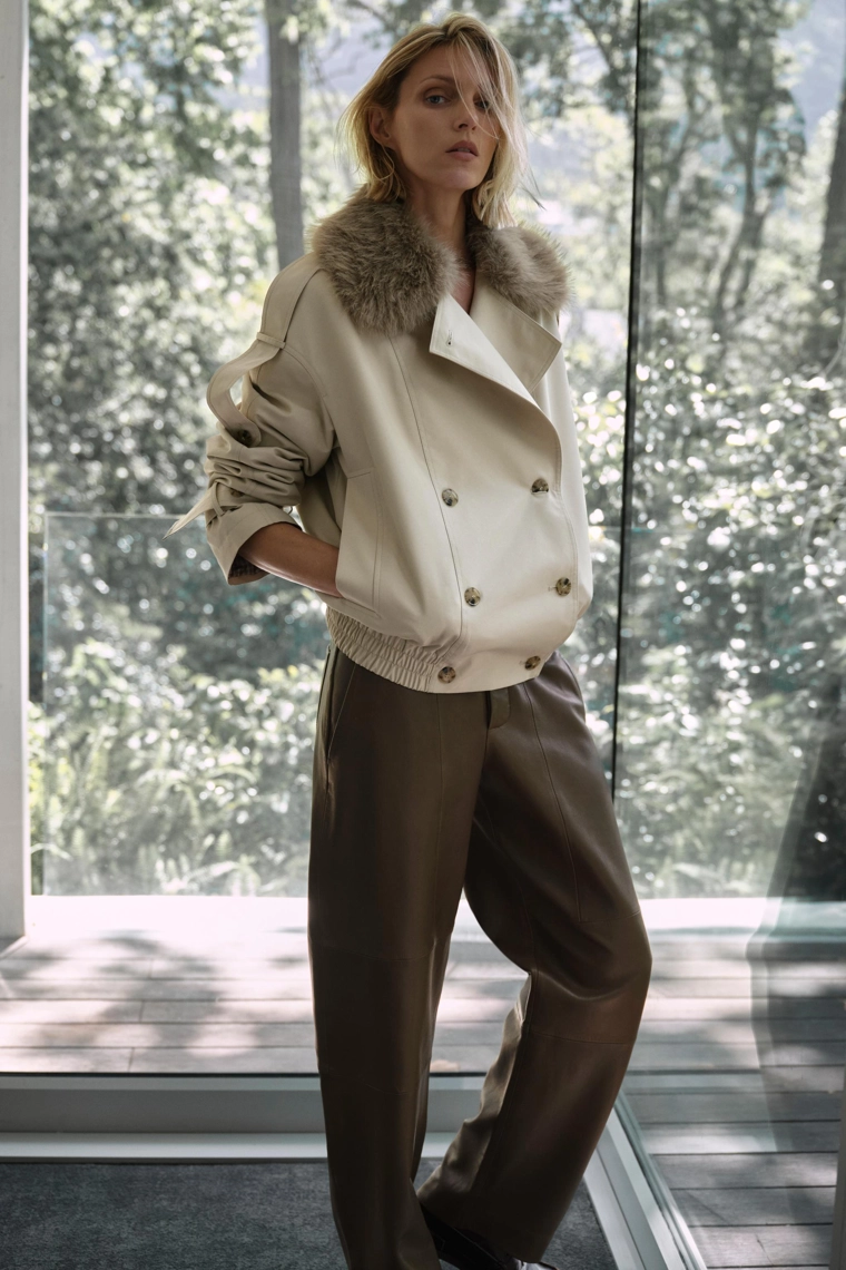 Утепленное тренчкот со вставкой из искусственного меха zara collection