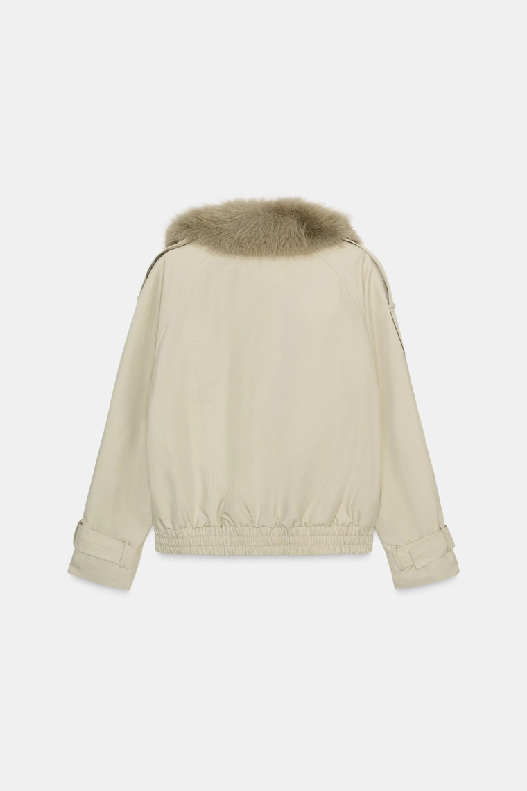 Утепленное тренчкот со вставкой из искусственного меха zara collection