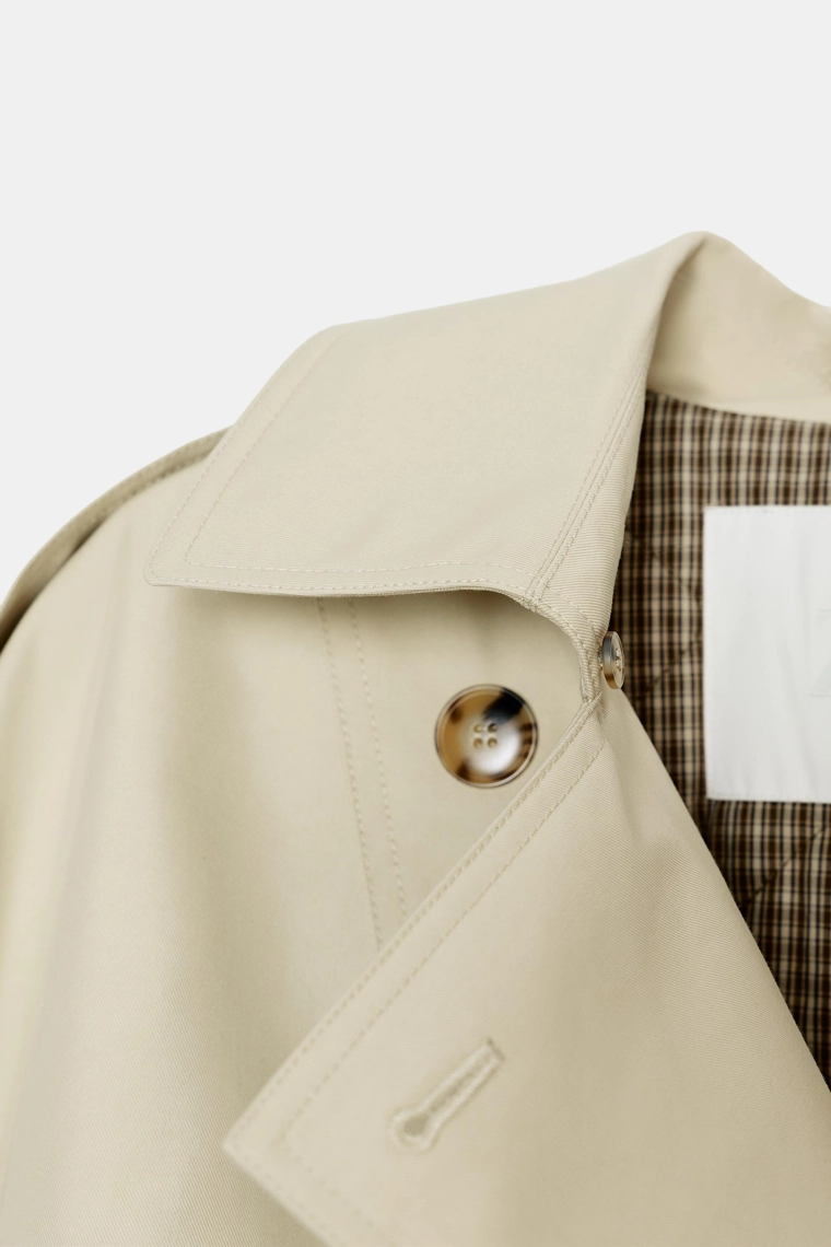 Утепленное тренчкот со вставкой из искусственного меха zara collection