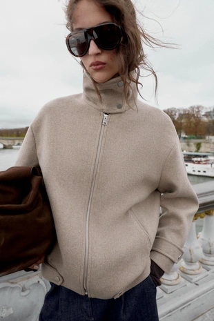 Бомбер из шерсти с высоким воротником- Заказать в России