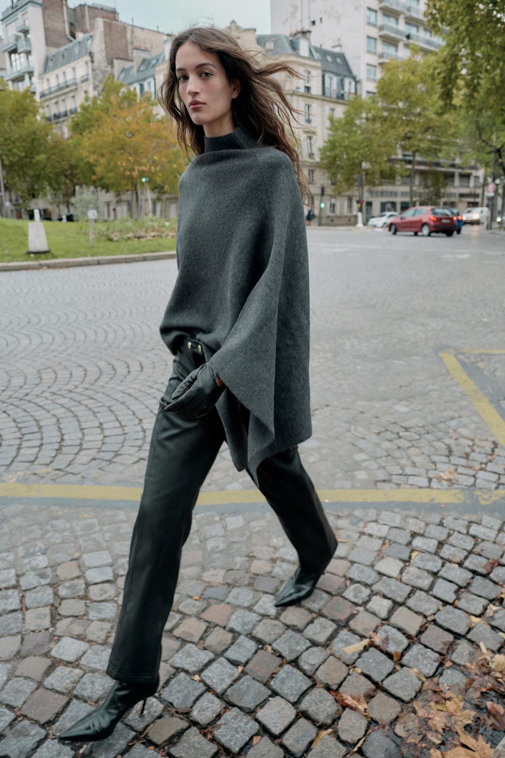 ТРИКОТАЖНАЯ НАКИДКА С ВЫСОКИМ ВОРОТНИКОМ