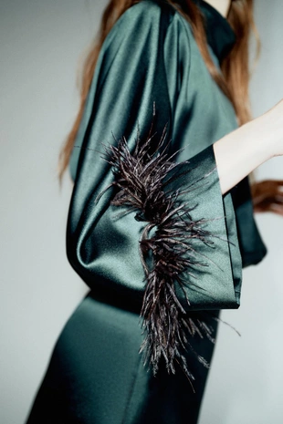 Dark green | 8893/399/529 - Zara Короткое атласное платье с перьями