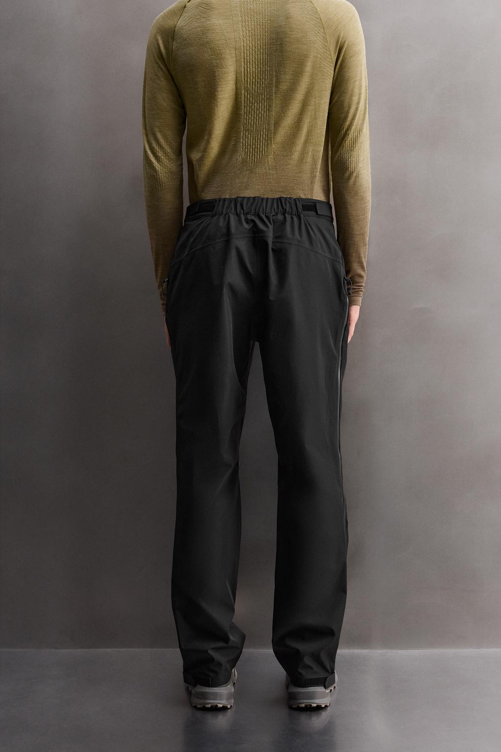 НЕПРОМОКАЕМЫЕ БРЮКИ SHELL ИЗ ВЫСОКОТЕХНОЛОГИЧНОЙ ТКАНИ