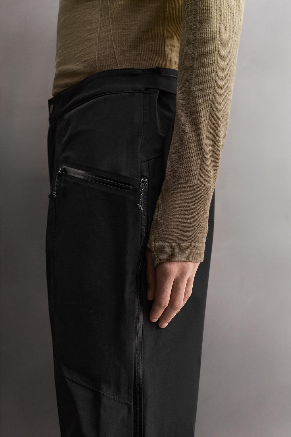 НЕПРОМОКАЕМЫЕ БРЮКИ SHELL ИЗ ВЫСОКОТЕХНОЛОГИЧНОЙ ТКАНИ