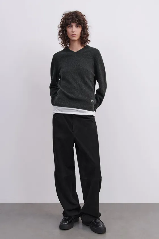 СВИТЕР ИЗ 100% ШЕРСТИ С V-ОБРАЗНЫМ ВЫРЕЗОМ — LIMITED EDITION