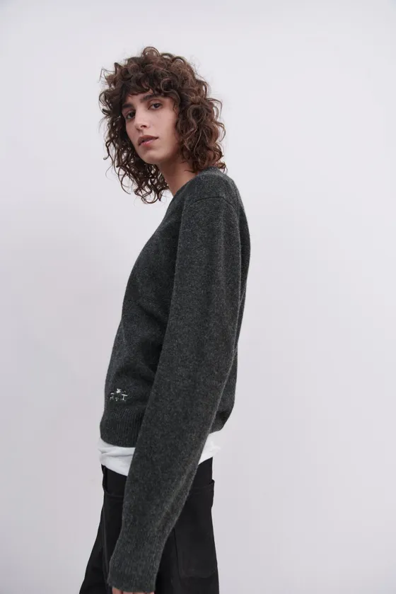 СВИТЕР ИЗ 100% ШЕРСТИ С V-ОБРАЗНЫМ ВЫРЕЗОМ — LIMITED EDITION