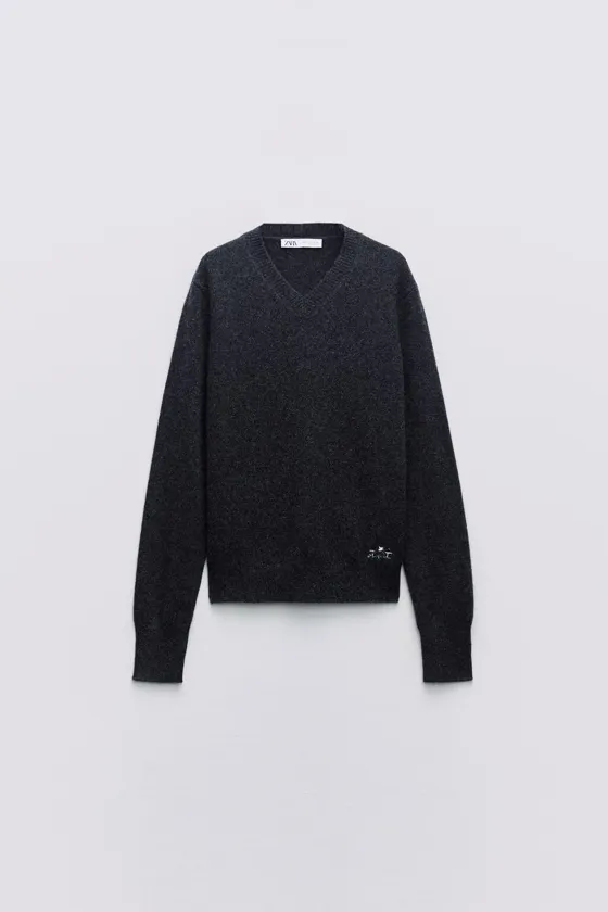СВИТЕР ИЗ 100% ШЕРСТИ С V-ОБРАЗНЫМ ВЫРЕЗОМ — LIMITED EDITION