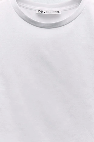 Укороченная футболка из эластичной ткани