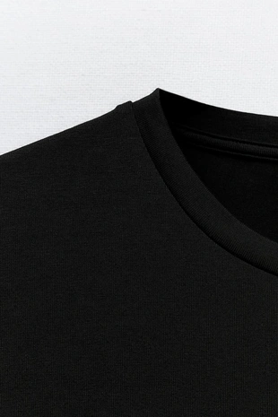 Укороченная футболка из эластичной ткани