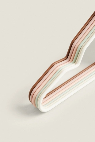 Набор детских вешалок разноцветных (набор из 6)- Заказать в России