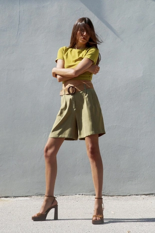 Укороченная футболка из эластичной ткани- Заказать в России