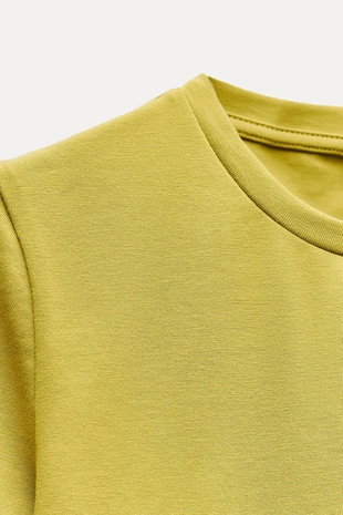 Укороченная футболка из эластичной ткани- Заказать в России