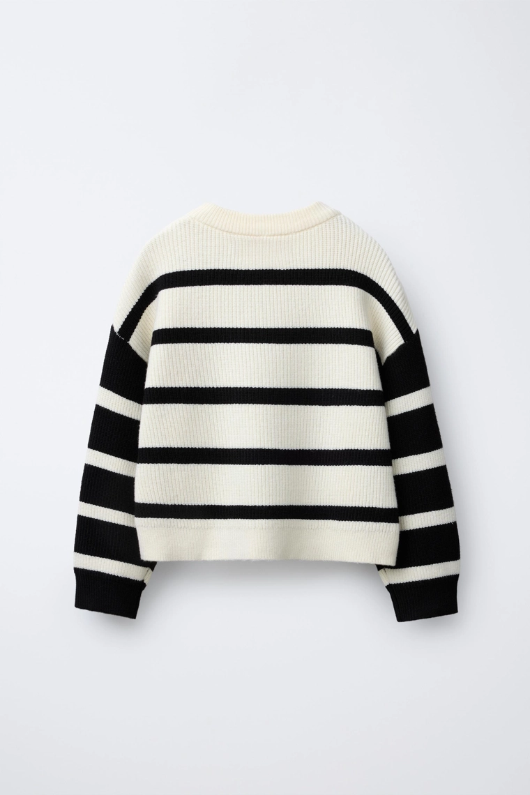 Вязанный свитер в полоску