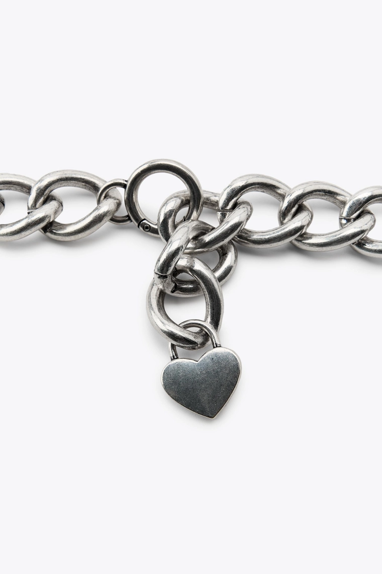 Кожанный пояс с металлическими цепями и акцентом в виде сердца